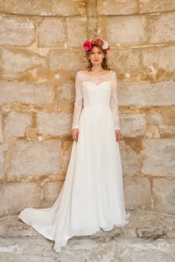 Robe de mariée bohème fluide manche longue en dentelle et mousseline avec dos nu