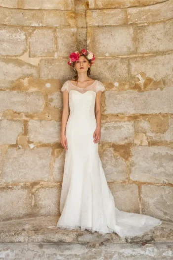 Robe de mariée sirène en dentelle avec dos nu et traîne Alesandra Paris robe Stella