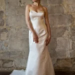Robe de mariée bustier décolleté en coeur sirene avec traine Alesandra Paris robe IVANA