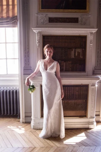 Robe de mariée décolleté V dentelle simple KATE alesandra paris