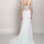 robe de mariee decollete plongeant en v dentelle crepe alesandra paris robe helena