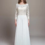 Robe de mariée dos nu bohème fluide dentelle avec manches longues alesandra paris robe SOFIA